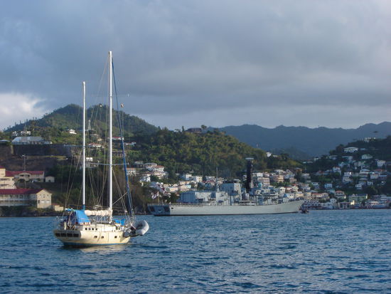 englischer und venezolanischer Flottenbesuch zum Unabhängigkeitstag in Grenada