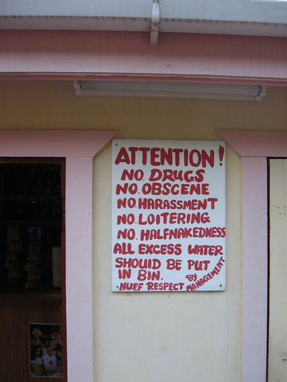 Fromme Sprüche draußen an einer Kneipe....