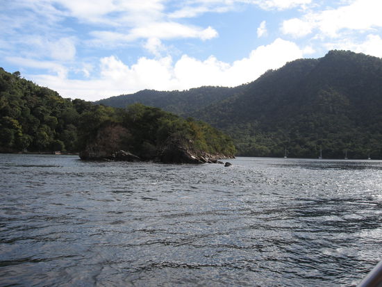 Erster Eindruck von Trinidad: starker Strom und eine absolut geschütze tropische Bucht: Scotland Bay
