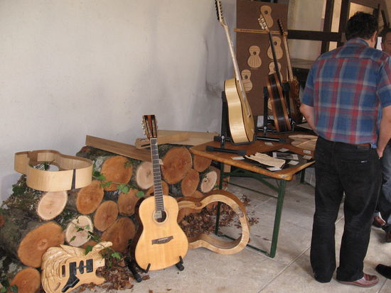 Geigen- und Gitarrenbauer zeigen ihr Geschick