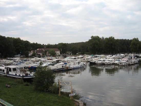 Marina Piont-sur-Saone mitten im Binnenland