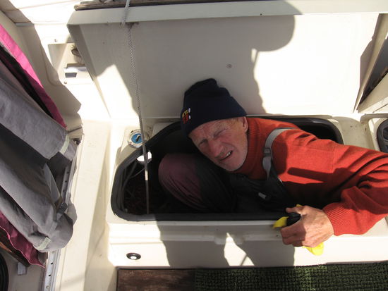 Der Maschinist in der Backskiste zum Gangschalten