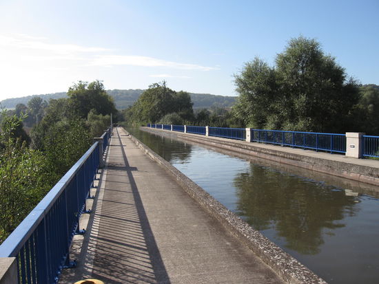 Fangfrage: Wie schwer darf ein Kahn sein, der die Brücke noch passieren darf?