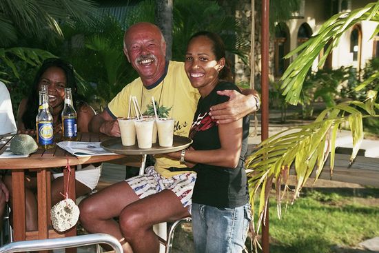 Die nette Bedienung- eine Gastarbeiterin aus der Dominikanischen Republik- freut sich riesig, mit AnnMarie aus Trinidad mal Spanisch sprechen zu können