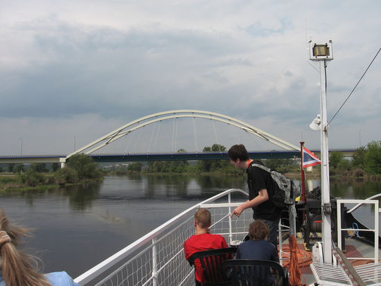 Die Zivilistion rückt näher, die erste Brücke seit Küstrin.