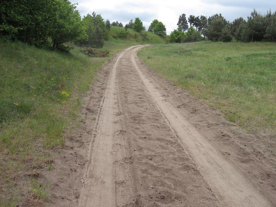 Kurshalten auf dem Sandweg unmöglich, aber das ist die richtige Route !