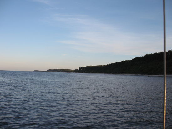 Karibik kann kaum schöner sein: Ankern im Windschatten der Küste. Nur auf das Baden habe ich verzichtet.