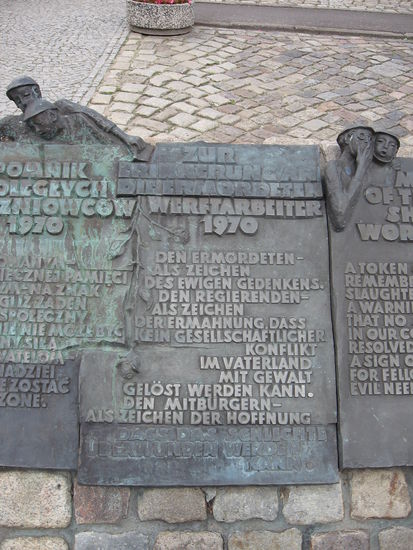 Deutschspachige Inschrift auf dem Solidarnoscdenkmal
