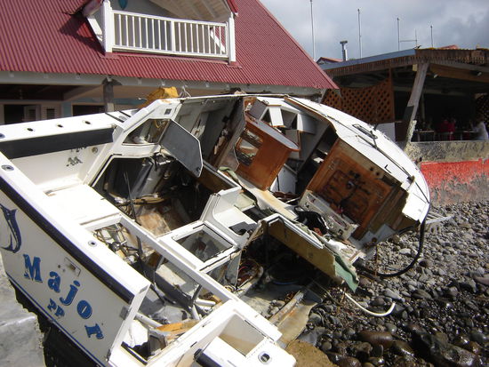 In jeder Bucht liegen gestrandete Totalschäden, Was brauchbar war, ist schon geklaut, den Rest besorgt die Brandung