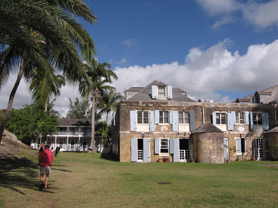 Die Backsteine der Häuser sind als Ballast mit den Schiffen aus England hierher gebracht worden. Auf dem Weg nach England wurde geraubtes Gold transportiert.....