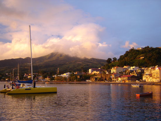 Auch in Martinique gibts einen Vulkan: Den Pele, der vor über hundert Jahren St. Pierre verschüttete.