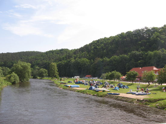 Bis Budweis kann die Moldau mit Kanus befahren werden.