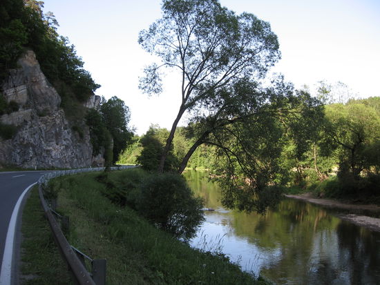 tief eingeschnitten hat sich die Thaya und bildet ein malerisches Tal