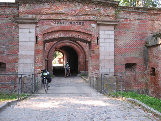 ein letzter Blick zurück in die Festung, jeder Besucher mußte einen Spießrutenlauf machen, wenn er in die Festung wollte!