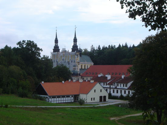 Heilige Linde ist ein Muß für alle Touristen, die ins Ermland und nach Ostpreußen kommen. Ein Jesuitenkloster inmitten einer herrlichen Landschaft zwischen zwei Seen.