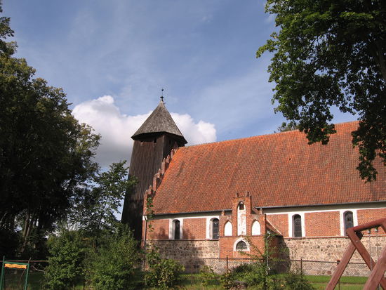 Unterwegs zwischen Allenstein und Morungen: Dorfkirche in Jonkowo