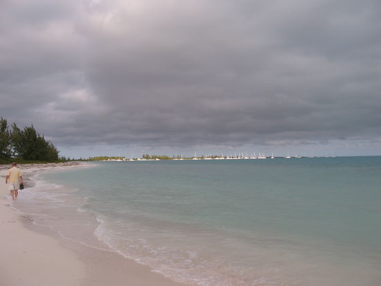 meilenweit am Strand barfuß wandern, ein pures Urlaubsvergnügen, jedoch erst zu empfehlen, wenn die Sonne schon tiefer steht.