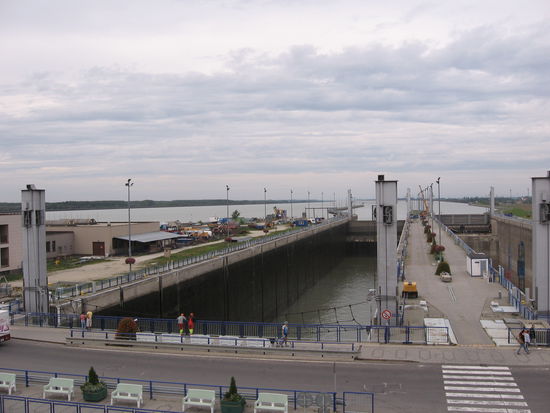 12 Meter Hubhöhe und 8,70 m Durchfahrthöhe.