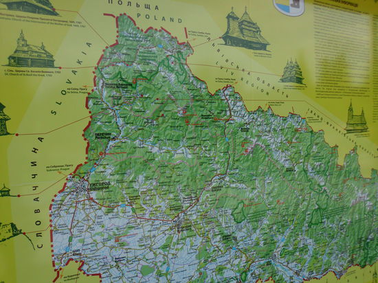 Diese Karte zeigt nur die Uzgorod-Region, die nordöstlich liegende Lemberg (L'viv-)-Region ist dargestellt wie das übrige Ausland. Also liegt der Bahnhof Syanki wohl schon auf Lemberger Gebiet. Da werde ich also erst einmal nach Süden müssen.