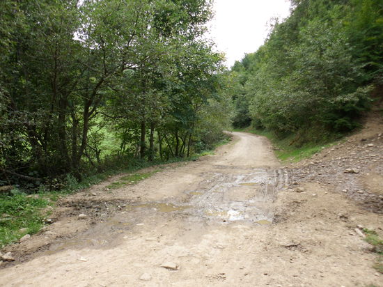 so sieht die Straße nach 200 Metern aus. Immerhin keinerlei Verkehr!