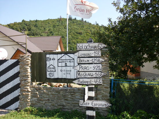 Ideen muß man haben. Hier wirbt jemand für Ferien auf seinem Bauernhof im Grünen.