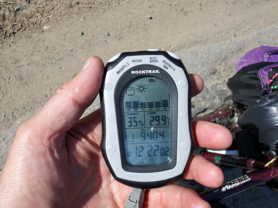 Selbst auf 1000 m Meereshöhe solche Temperatur! Aber es ist trocken und die Hitze ist erträglich.