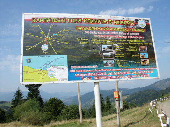 Oben angekommen! Soweit das Auge reicht, immer weitere Gebirgszüge. da habe ich mir ja was vorgenommen, aber es ist zu schaffen!