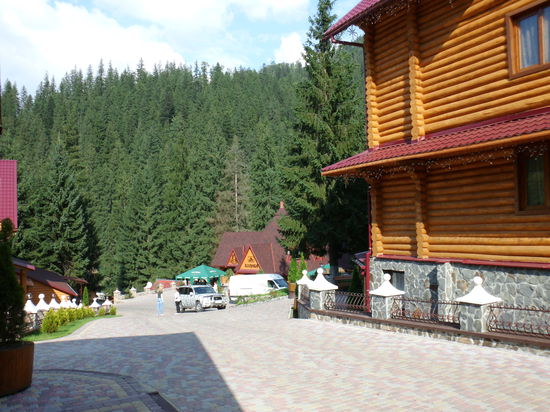 Am Ende der Straße am Eingang zum Naturpark sind feinste Apartmenthotels entstanden. Dennoch hält sich der Rummel in Grenzen