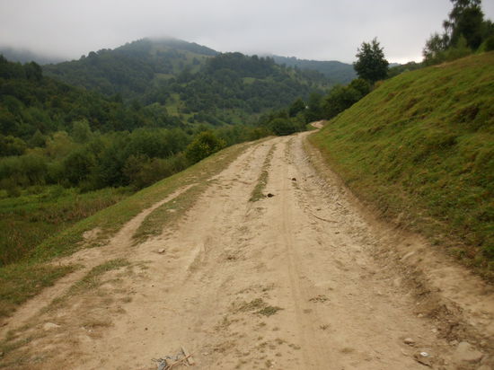....und hier sollen auch Autos fahren können ? Immerhin genieße ich hier noch eine verkehrsberuhigte Zone