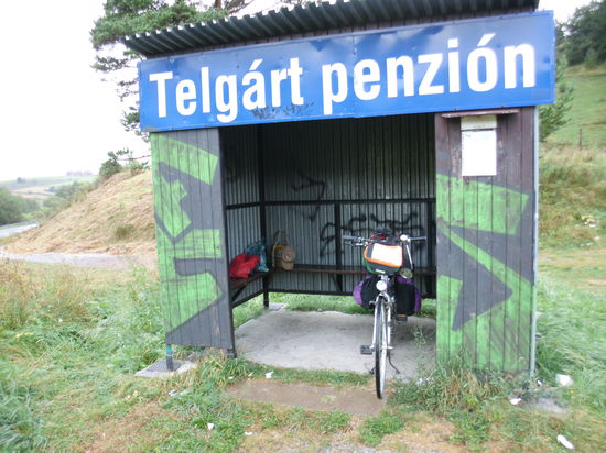 Mein Zielbahnhof auf 946 m Meereshöhe zwischen dem Hron-Tal und dem Hlinec-Tal südlich der Niederen Tatra im westlichsten Ausläufer des slowakischen Erzgebirges.