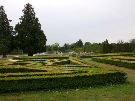 gepflegte Gartenanlagen..