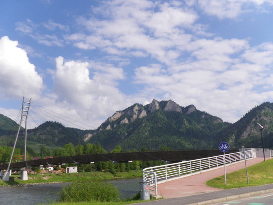 Irgendwo dort hinten zwischen den Bergen findet der Dunajec seinen weg in einer malerischen Schlucht, das schauen wir uns vom Rad aus an !