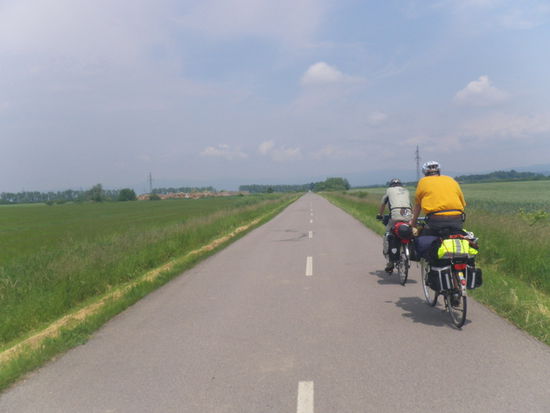  Mal richtig Strecke machen! Wenig Verkehr auf den Nebenstraßen im Grenzgebiet.