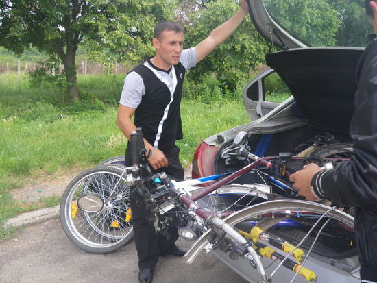 Die Leutchen haben Erfahrung im Verstauen, sicher machen sie das nicht das erste Mal