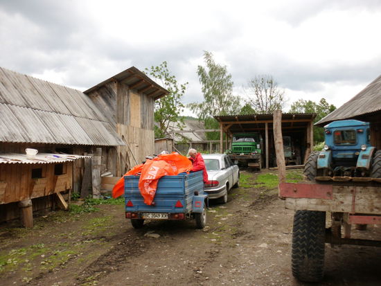 Mit 3 Treckern gehört die Großfamilie hier wohl zu den Privilegierten.