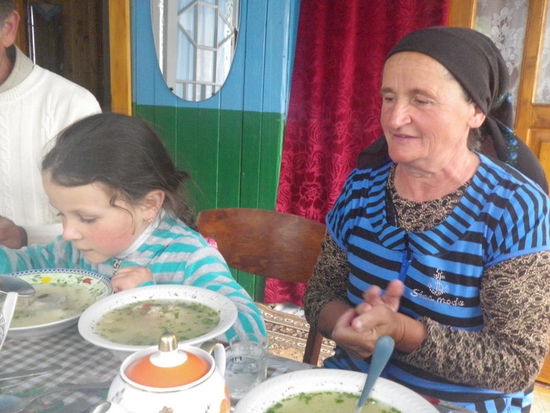 Katarina hat alle Fäden fest in der Hand