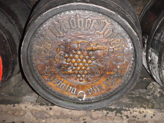 eigens hat sie der Winzer oder sein Vater vor Jahrzehnten anfertigen lassen.