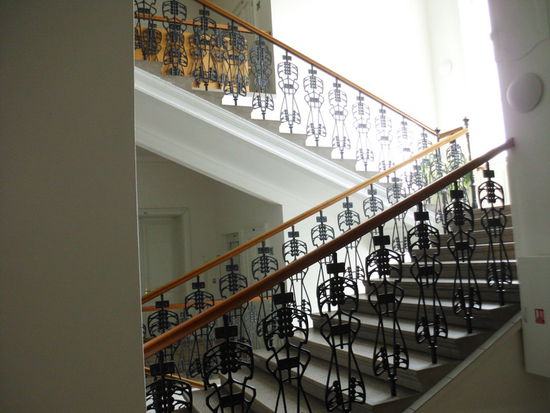 Treppe im tadellos restaurierten Rathaus