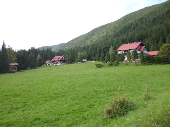 In jedem dieser Häuser ist eine Gaststätte, da haben wir gerade noch Zeit für ein Bier, bevor uns der Bus nach Habovka zurückbringt.