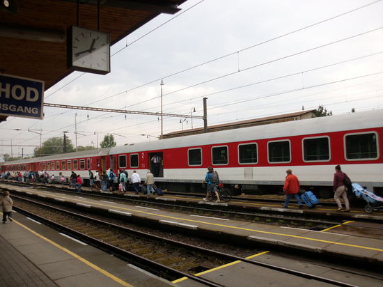 So schöne Fahrradabteile bietet die Slowakische Bahn. Da lösen wir gleich bis Kosice, dort sehen wir weiter !