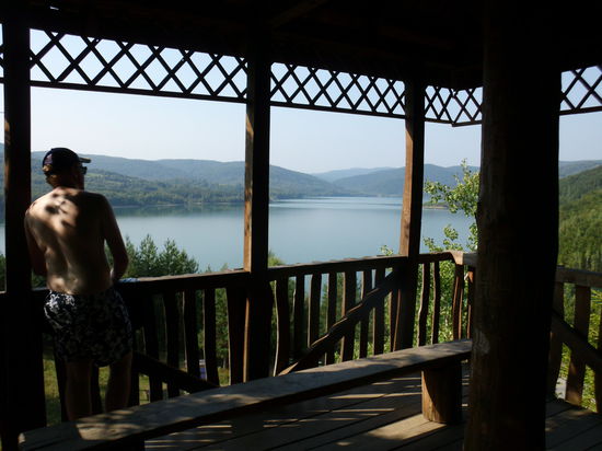 Gleich dahinter eine Talsperre, die die gesamte Ostslowakei mit Trinkwasser versorgt. Sehr schön anzuschauen, aber wegen Wasserschutzes kommt man an keiner Stelle zum Baden ran.