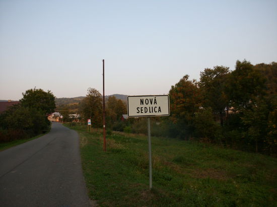 Unser heutiges Ziel. Es dämmert schon, aber noch haben wir das Vertrauen, hier unsere Unterkunft in der Penzion Kremenec zu finden. Leider haben wir uns nicht angemeldet, und das Haus ist voll.