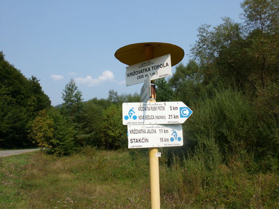 Ein Fahradrevier zum Erkunden mit Mountainbikes. Gut, dass wir ein Standquartier haben und unser Gepäck dort liegt. Da schaffen wir die Berge auch mit unseren Tourenrädern.