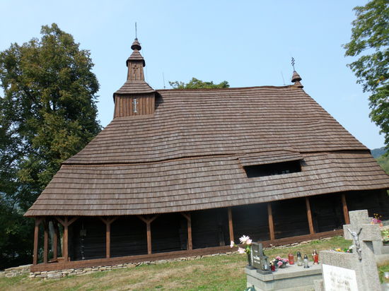 In Topol'a steht die wohl größte Holzkirche, die auch noch eine eigene Gemeinde hat und genutzt wird.