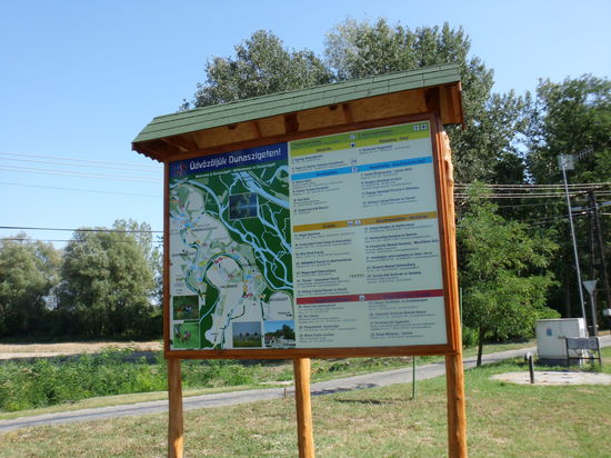 Man sollte lieber auf den bezeichneten Wegen bleiben, sonst kann man sich nur zwischen unzähligen Wasserläufen verfransen.
