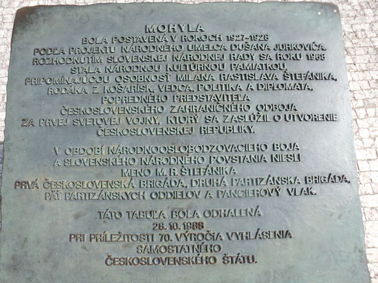 1988 kurz vor dem Ende der kommunistischen Herrschaft erst abgeschlossen. Wurde hier die Selbstständigkeit des tschchoslowakischen Staates noch einmal verherrlicht ?