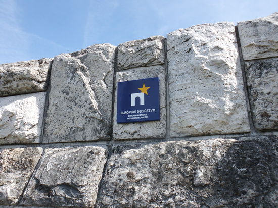 Immerhin ein Monument von europäischem Rang, dessen Pflege wohl auch von der EU gefördert wird.......