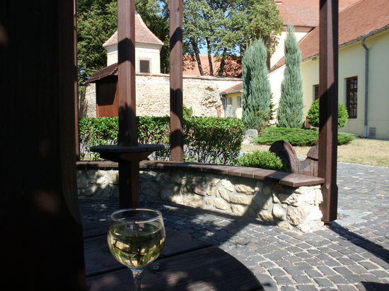 .....aber der schöne Klosterhof in Scalica, wieder in der Slowakei, lädt zur Einkehr ein.