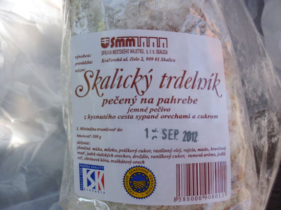 Dazu gibt es einen speziellen Rollenkuchen, der nur hier gebacken wird....