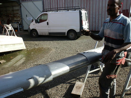 ....geht zumindest ins Profil. Nun wird von beiden Seiten gedrückt.